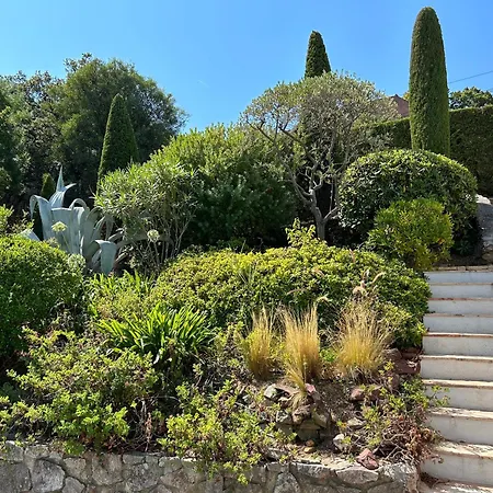 Villa Trimaran